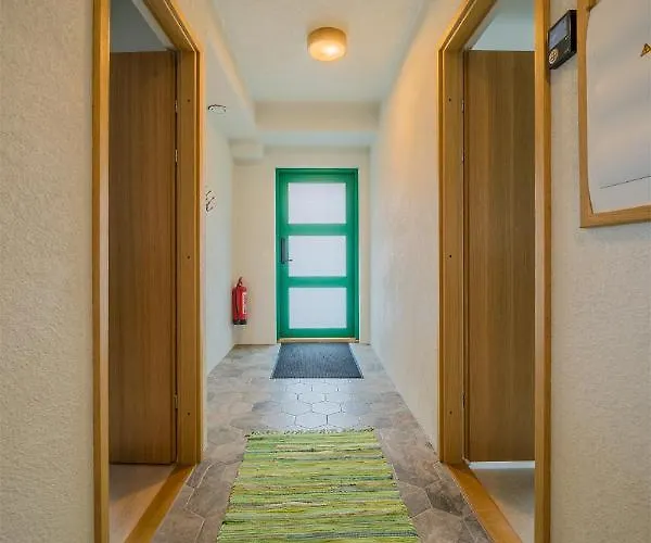 דירה Apteegimaja Rongu